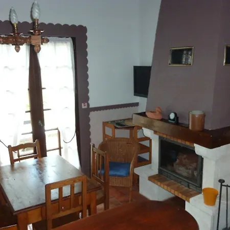 Les Granges Du Bout De La *