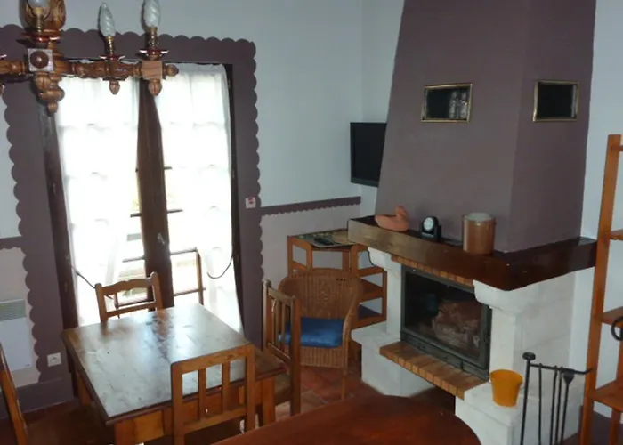 Les Granges Du Bout De La *